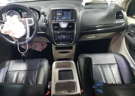 2016 Chrysler Town & Country Touring z USA, uszkodzony, nr VIN 2C4RC1BG2GR208685